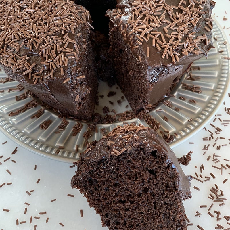 BOLO DE CHOCOLATE RÁPIDO E FÁCIL