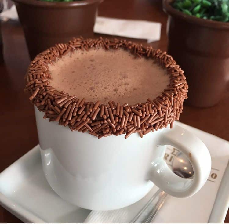 chocolate quente low carb e vegano