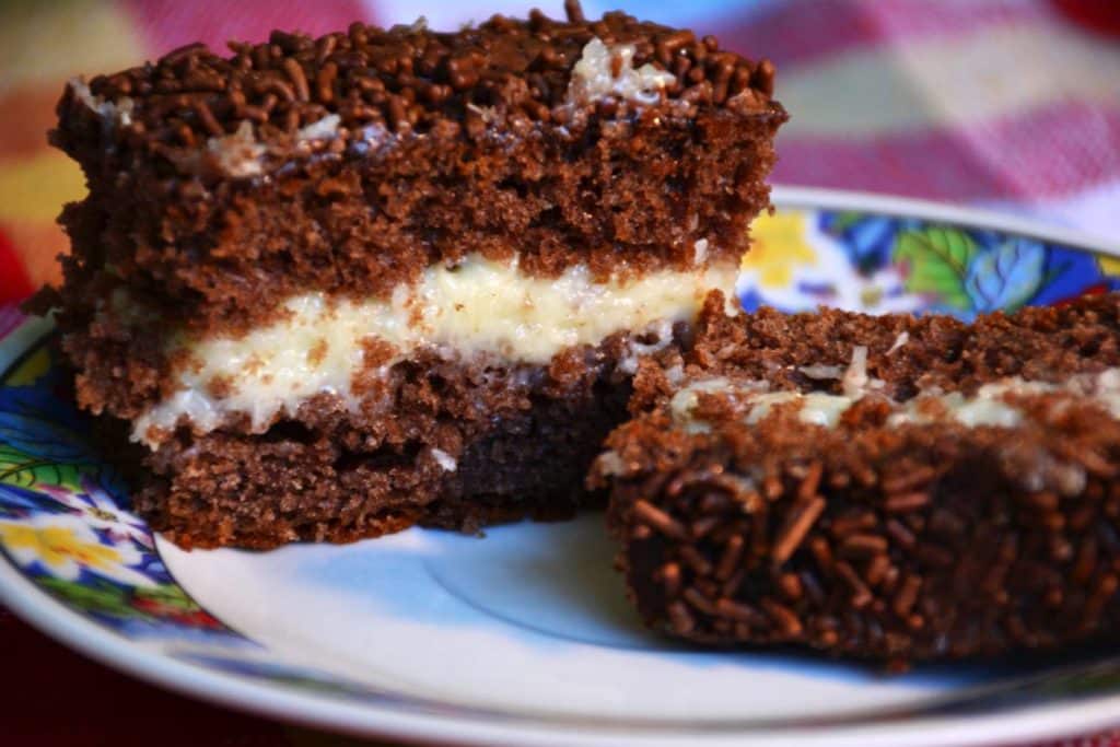 Bolo de Chocolate e Coco Prestígio