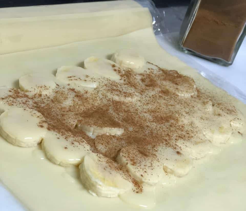 Pastel de banana com canela