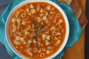 Sopa de feijão com macarrão