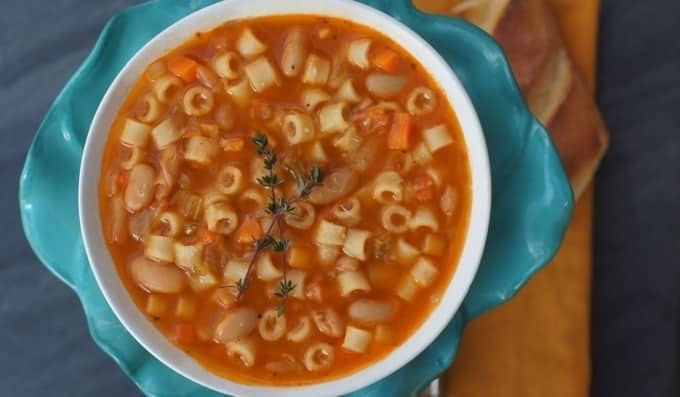 sopa de feijão com macarrão