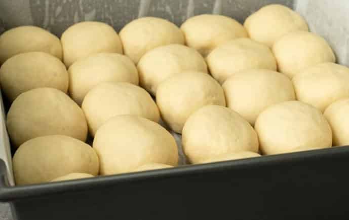 pão indo para o forno