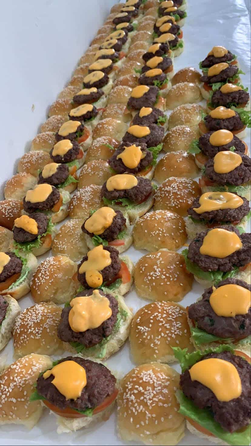 mini hamburguer para festa