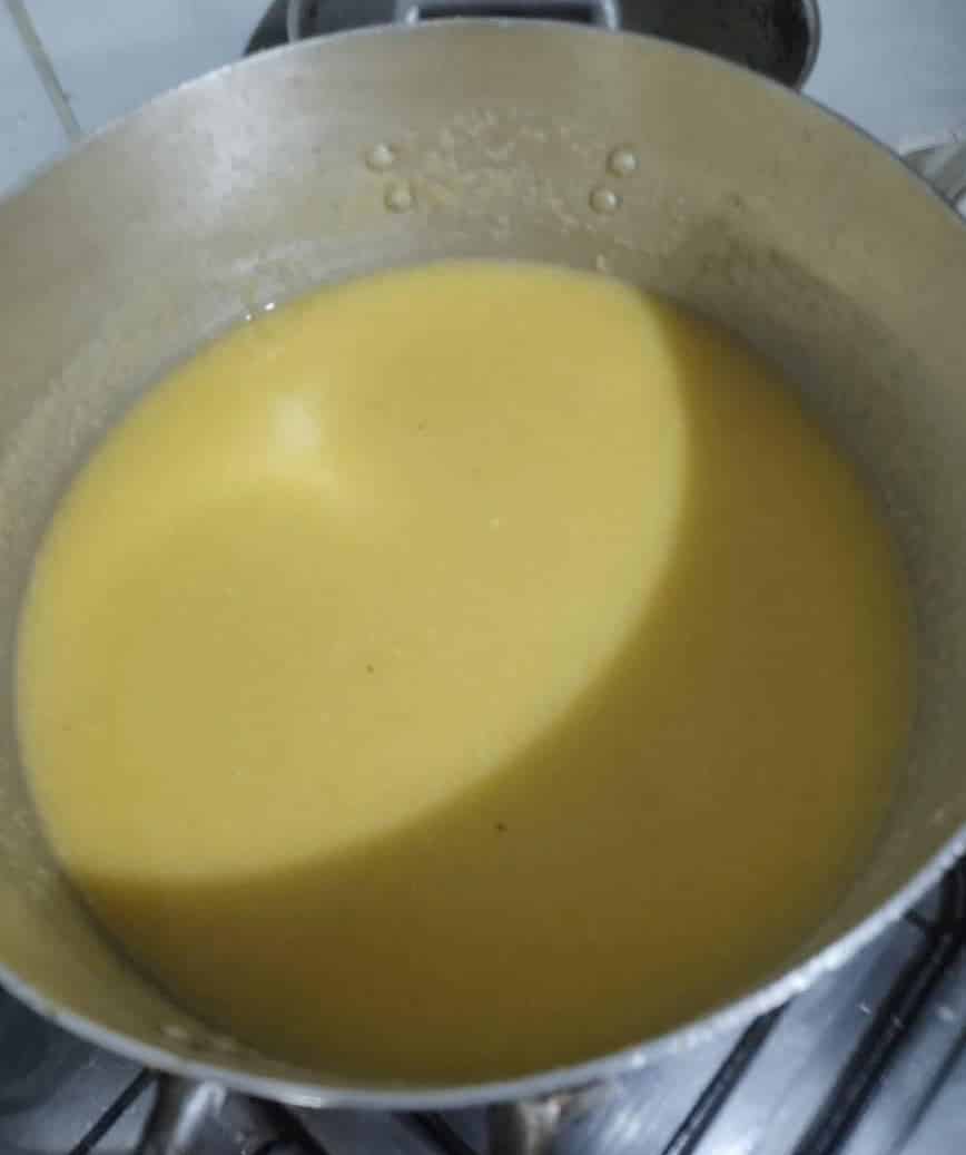 angu cozinhando panela