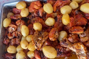 frango assado com batatas