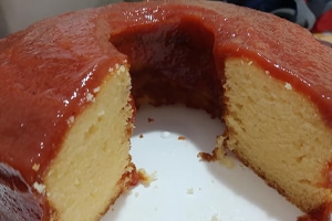 Bolo de Milho com Cobertura de Goiabada