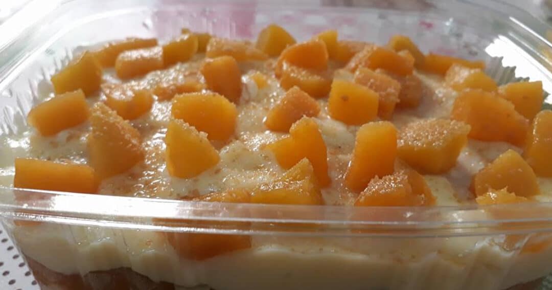 Receita de Pavê de Pêssego Super Fácil! Feita com Biscoito