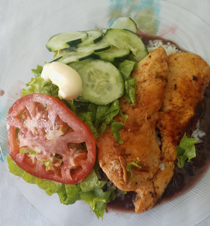 frango grelado salada