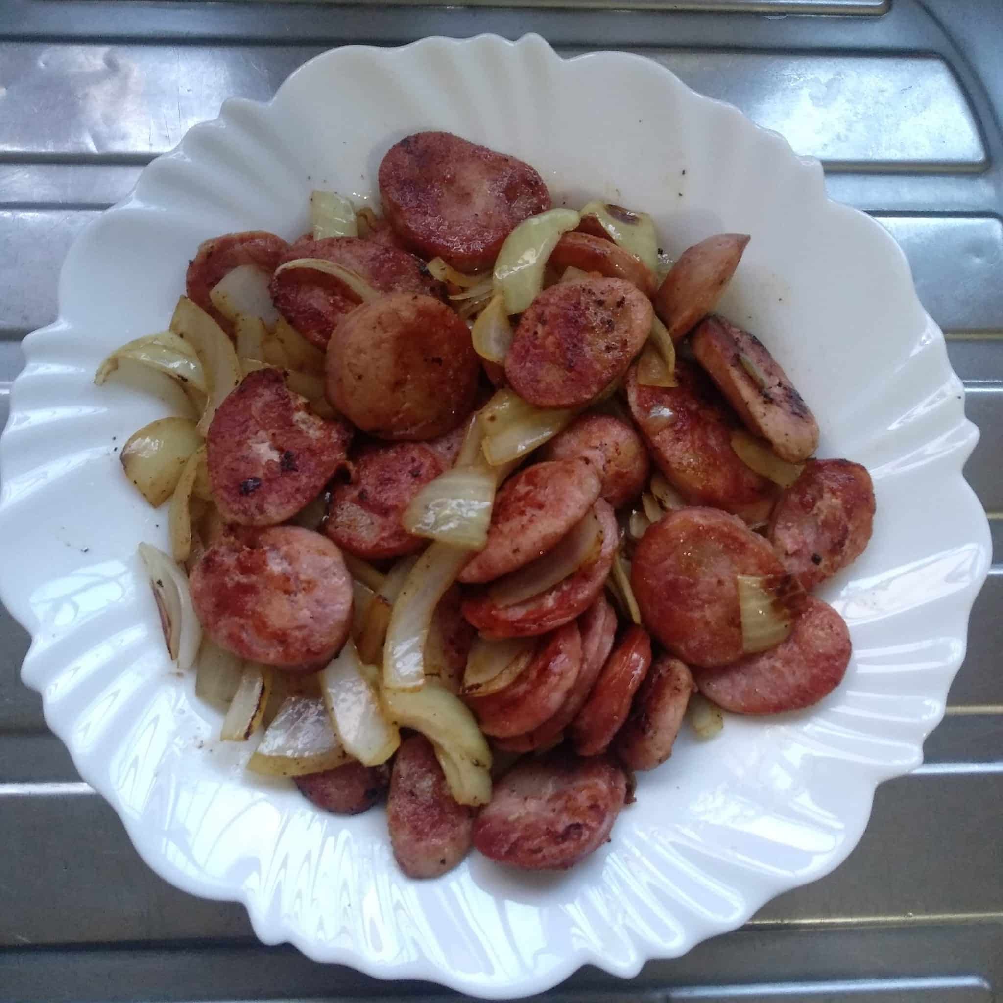 linguiça acebolada