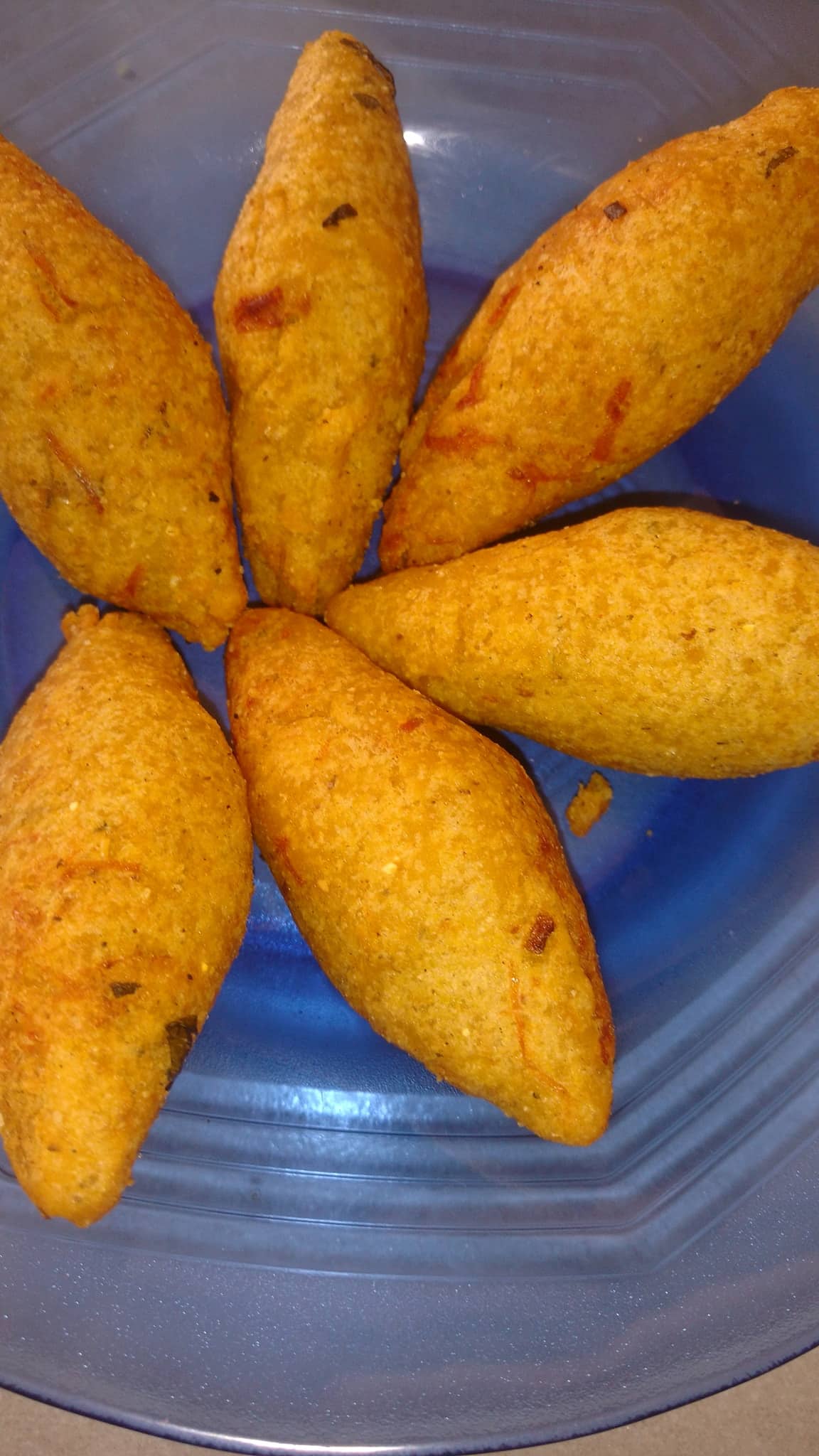 bolinho frito frango